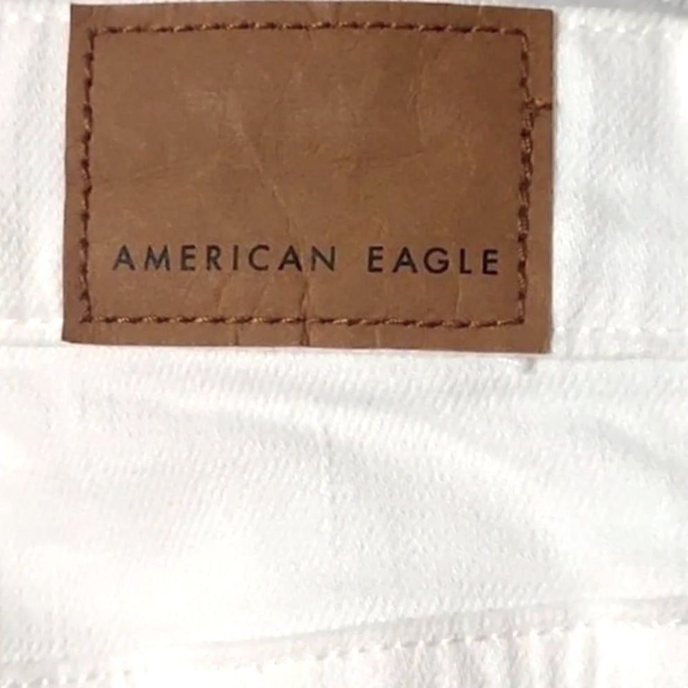 American Eagle White Ripped Mom Jeans Size 8 or W29 Short - Picture 6 of 9